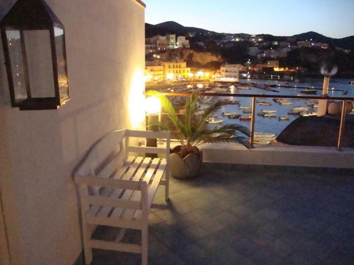 La Mansarda Sul Porto Apartment Ponza Luaran gambar